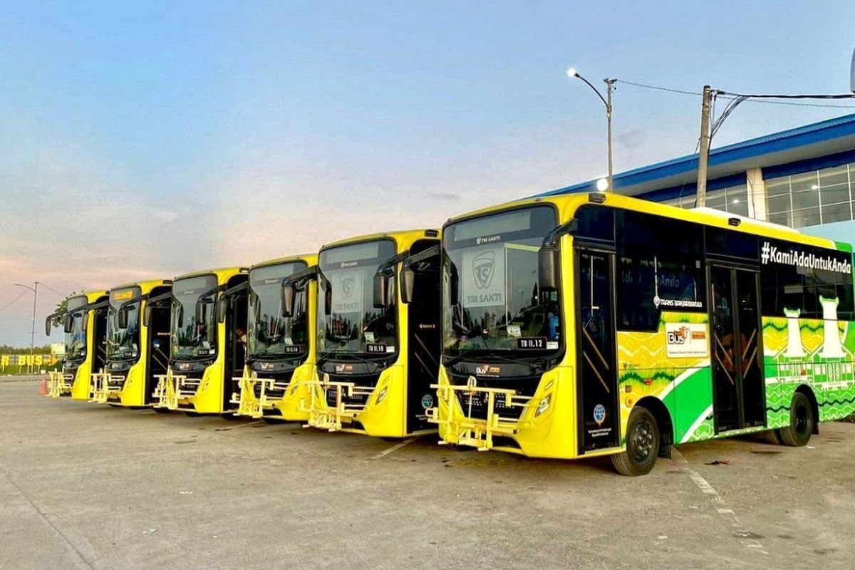 Bus Perkotaan (BTS / Buy The Service) Video