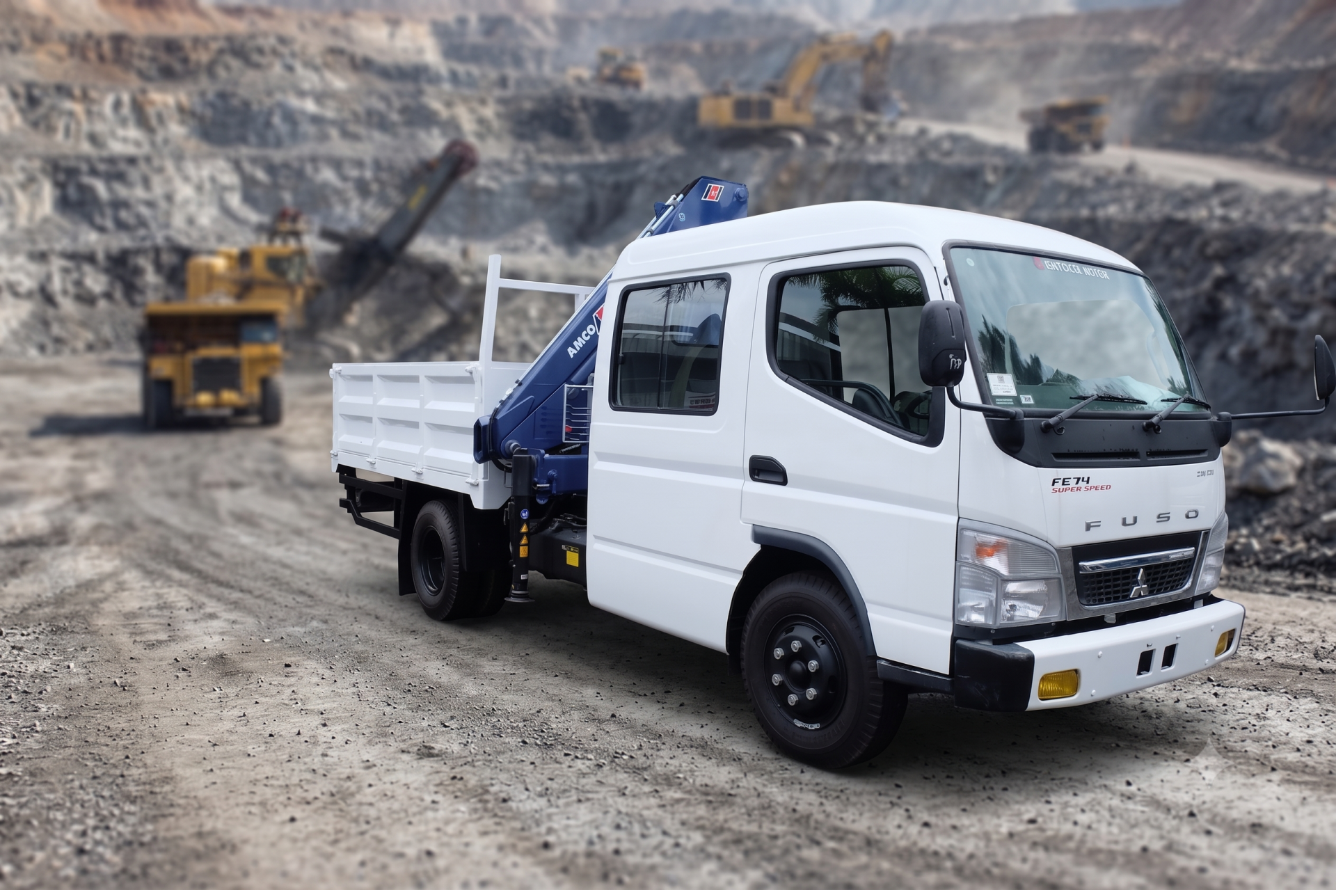 Crane Truck 4x4 Exterior